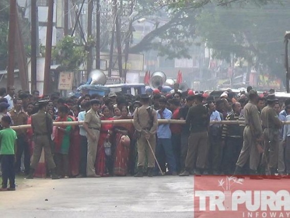 Left Front maintains its grip in KMC, wins 13 seats out of 15 Left Front maintains its grip in KMC, wins 13 seats out of 15